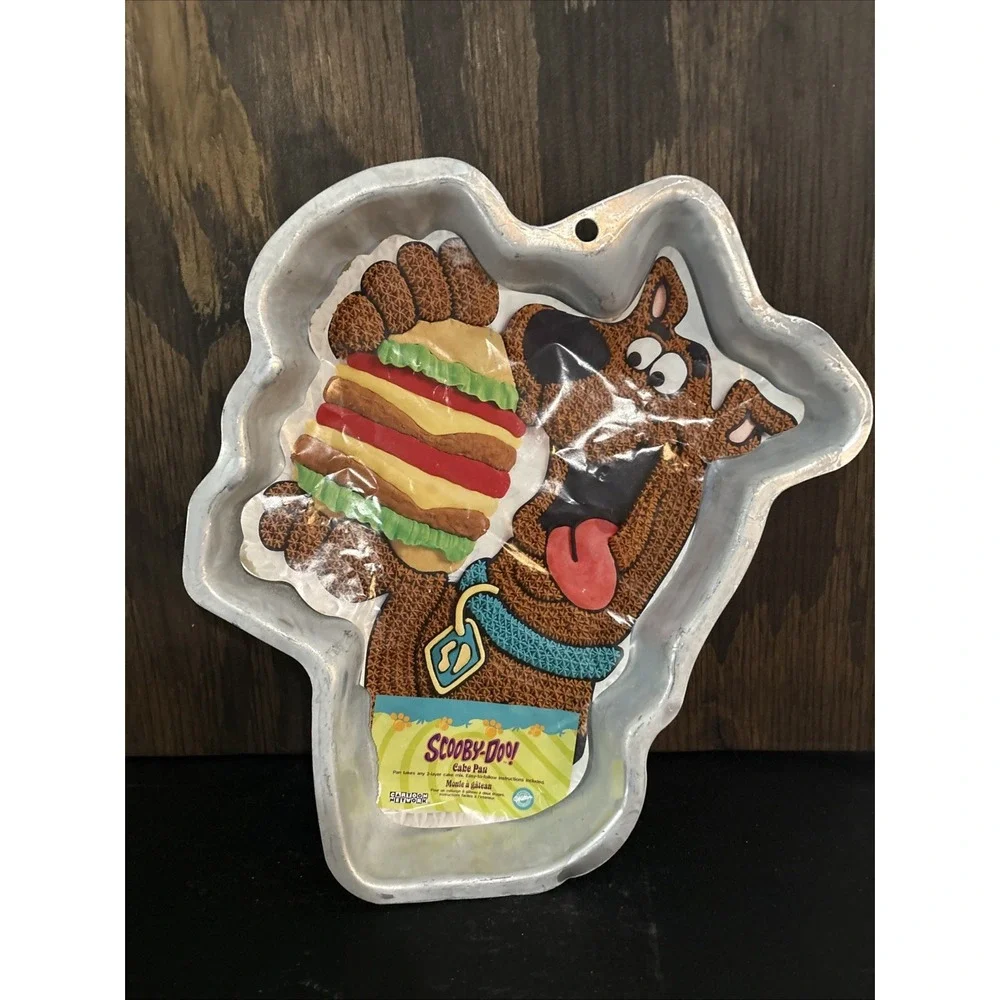 Vtg 2004 Scooby Doo Cake Pan Mold Wilton 2105-3227 Hamburger BBQ Birthday Party